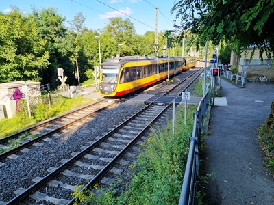 Am Bahnhof Bad Wimpfen können Fahrgäste aus dem Bürgerbus in den regulären öffentlichen Nahverkehr auf die Schiene umsteigen. Bild: Dr. Holger Jansen/Agentur Landmobil