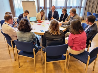 Ein Bürgerbus wird selbst von den Bürgerinnen und Bürgern vor Ort entwickelt. Eine Mobilitätswerkstatt oder ein Bürgerbus-Workshop ist das richtige Format. Foto: Dr. Holger Jansen/Projekt Bürgerbusse Rheinland-Pfalz/Agentur Landmobil